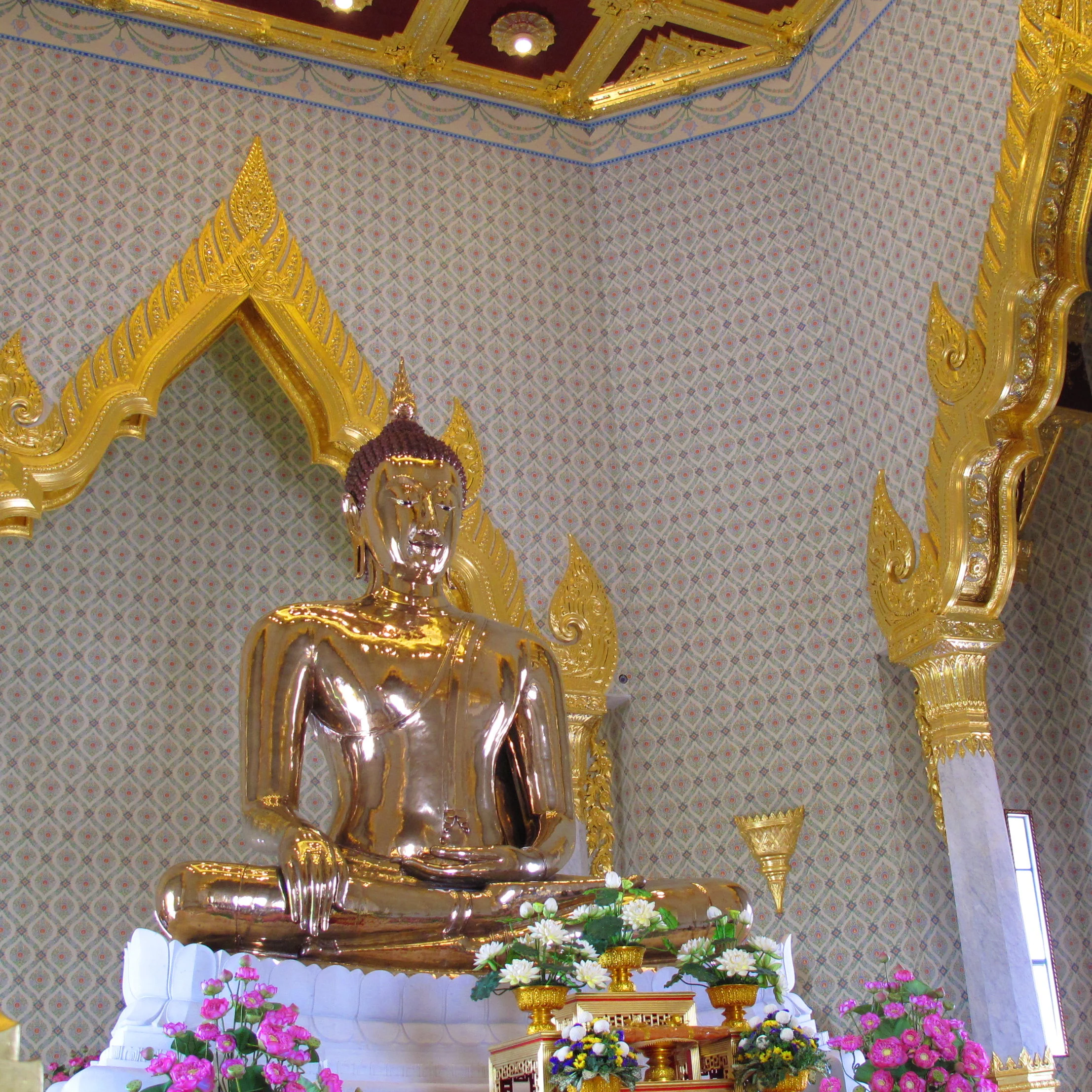 Wat Traimit