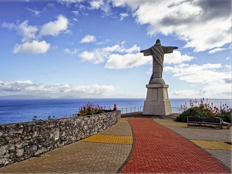 Cristo Rei Statue