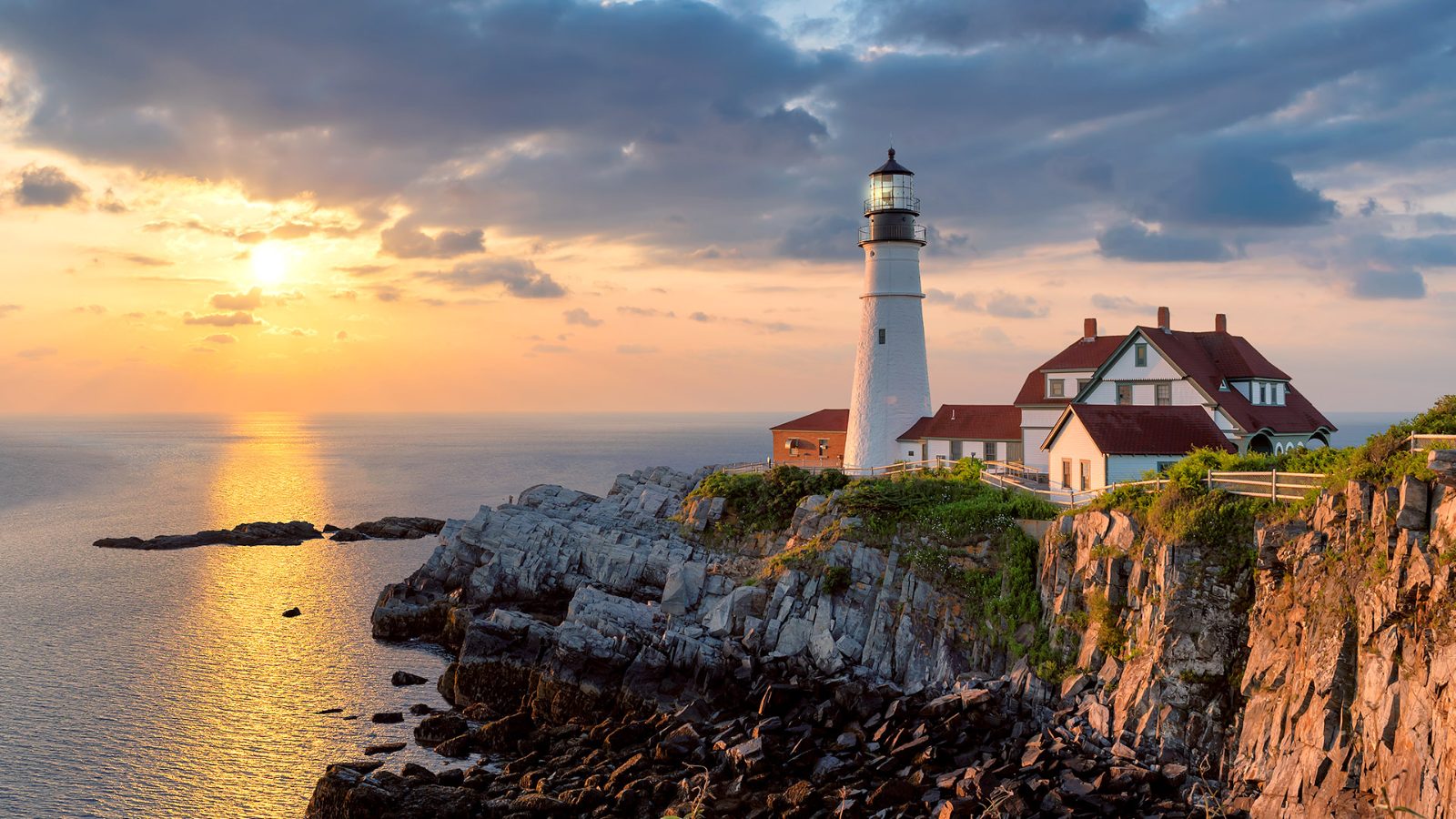 Portland Maine Trolley Tour at Portland Head Light