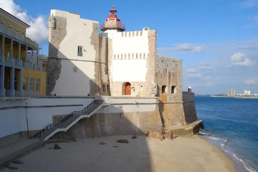 Outão Lighthouse