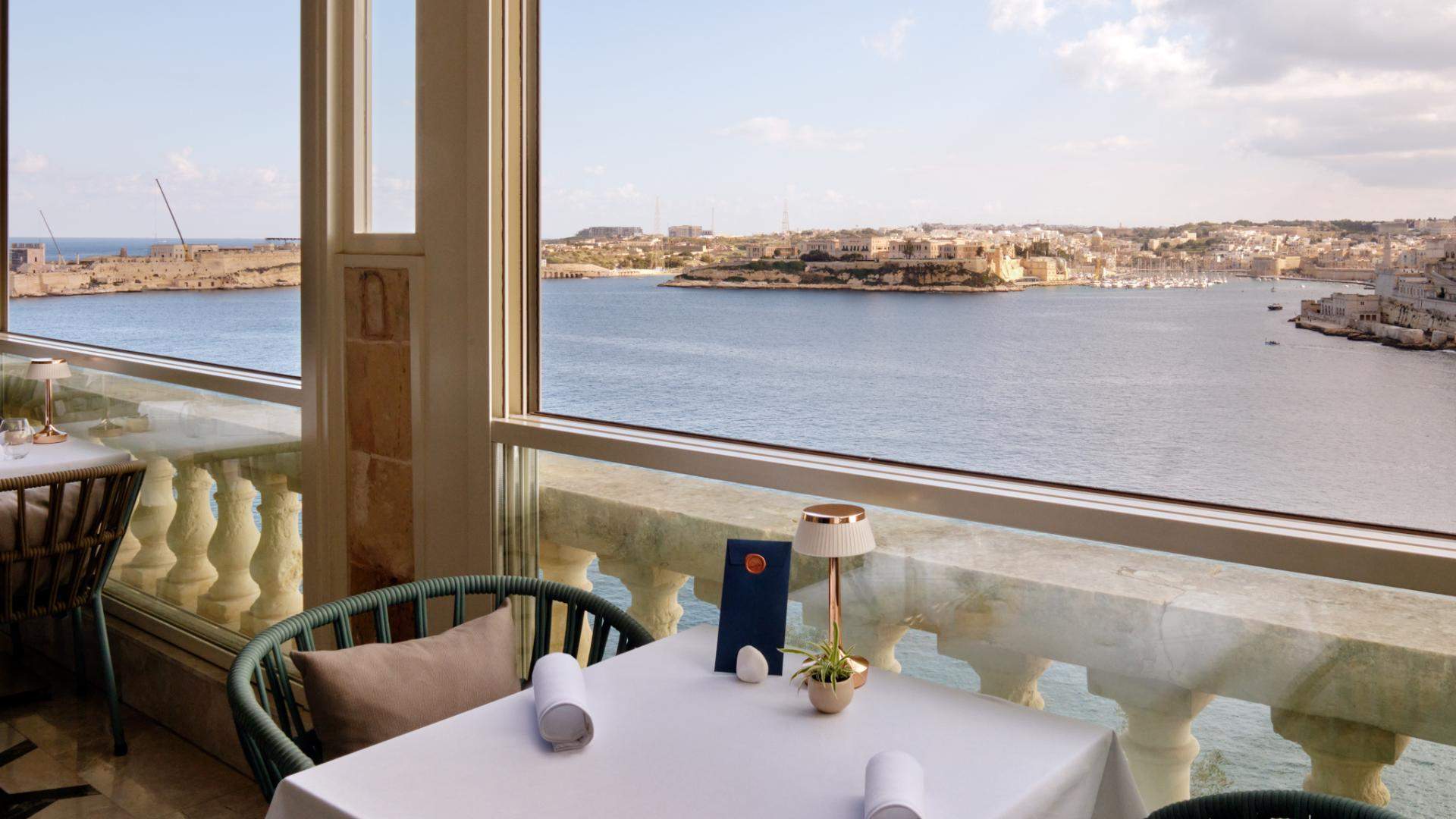 Luxury Harbour Suites