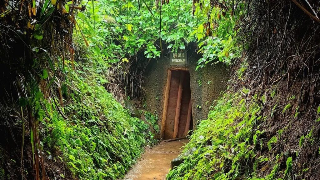 Hue DMZ Tour: Vinh Moc Tunnels & Partition History
