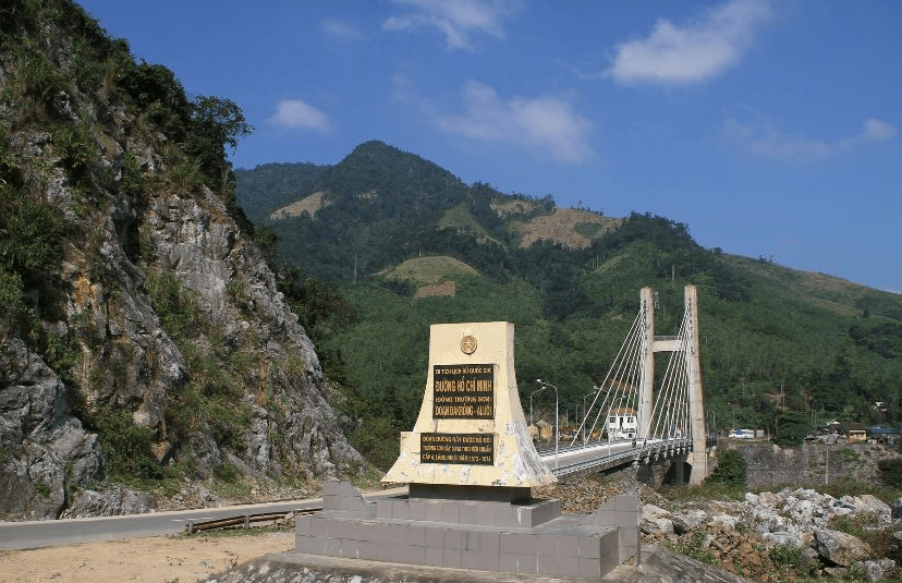 Dakrong Bridge