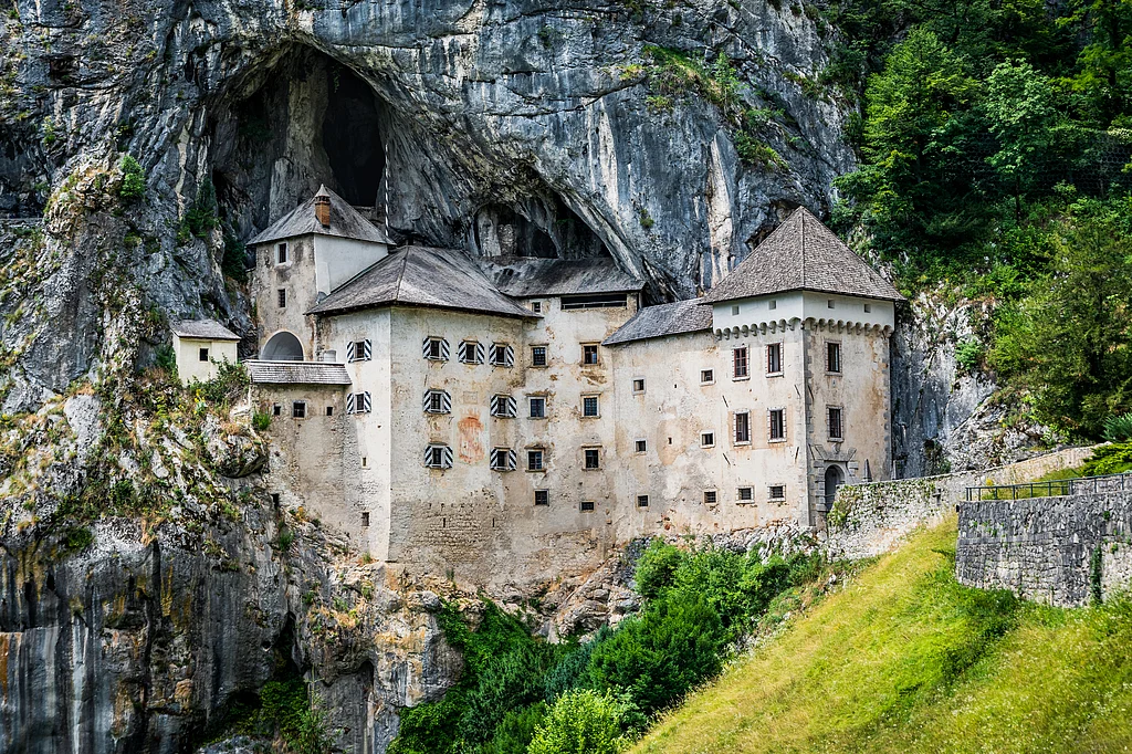Castle Caves
