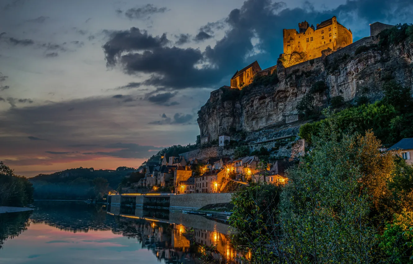 Dordogne Canoe Hire Along the River